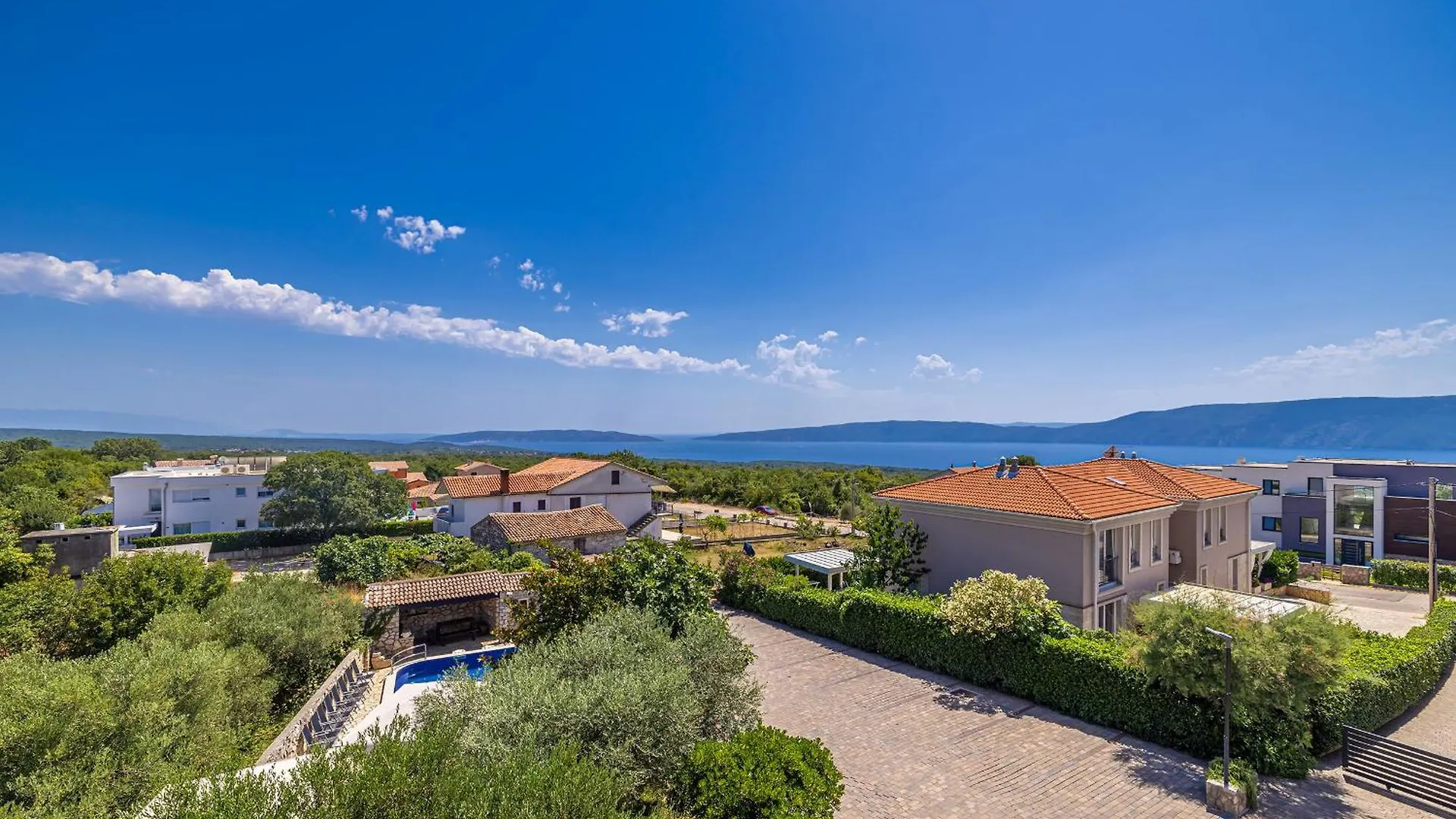 Apartment Villa Haya With Heated Pool Linardici