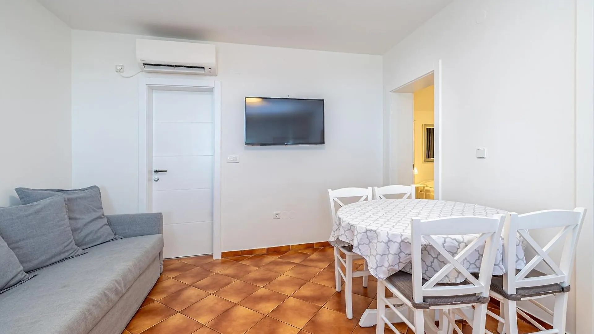 Villa Haya With Heated Pool Linardici