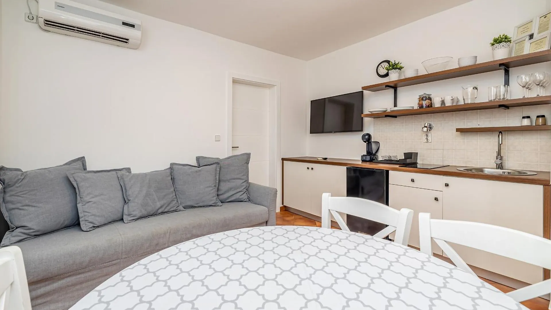 Villa Haya With Heated Pool Linardici Apartment