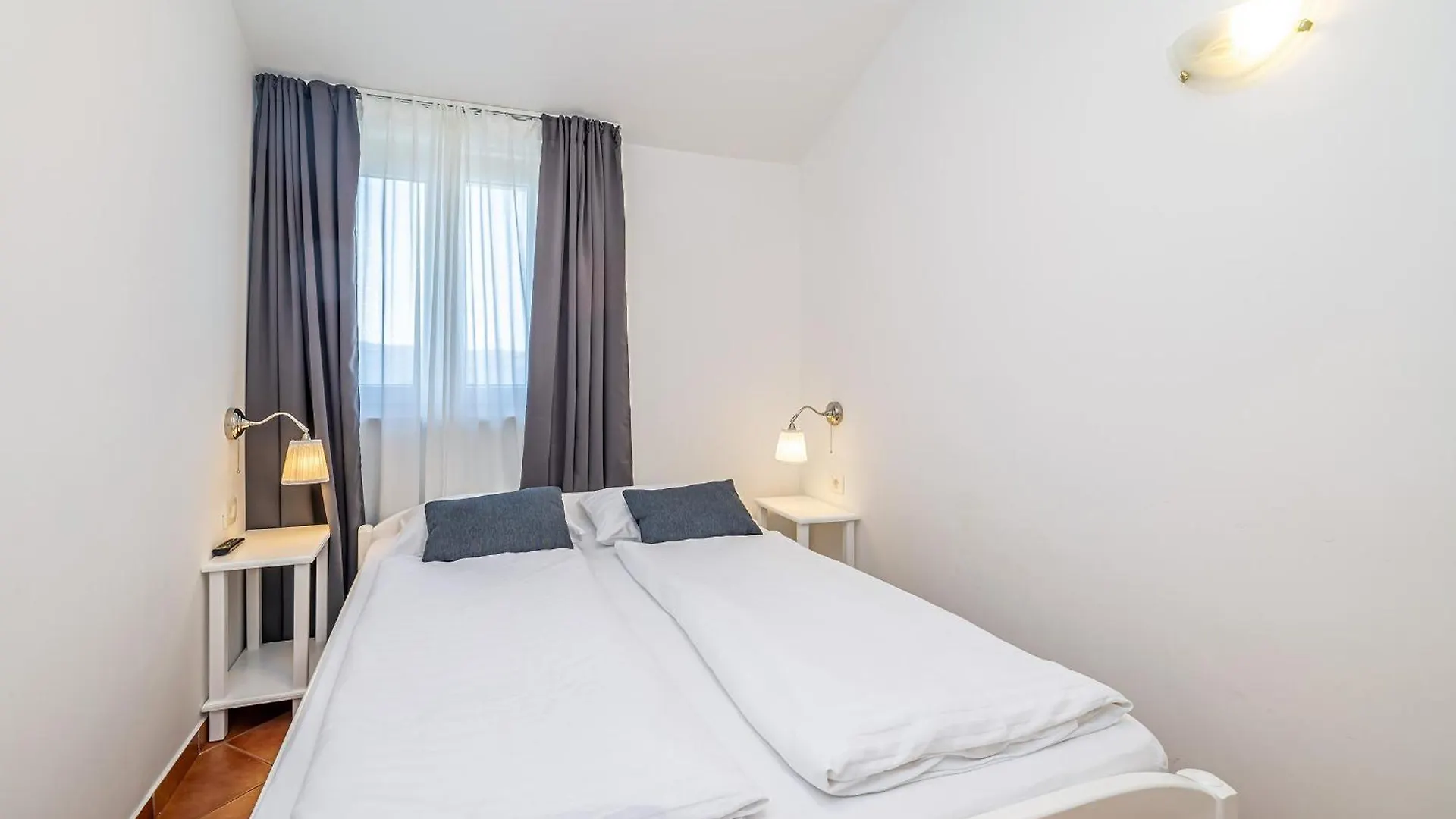 Apartment Villa Haya With Heated Pool Linardici