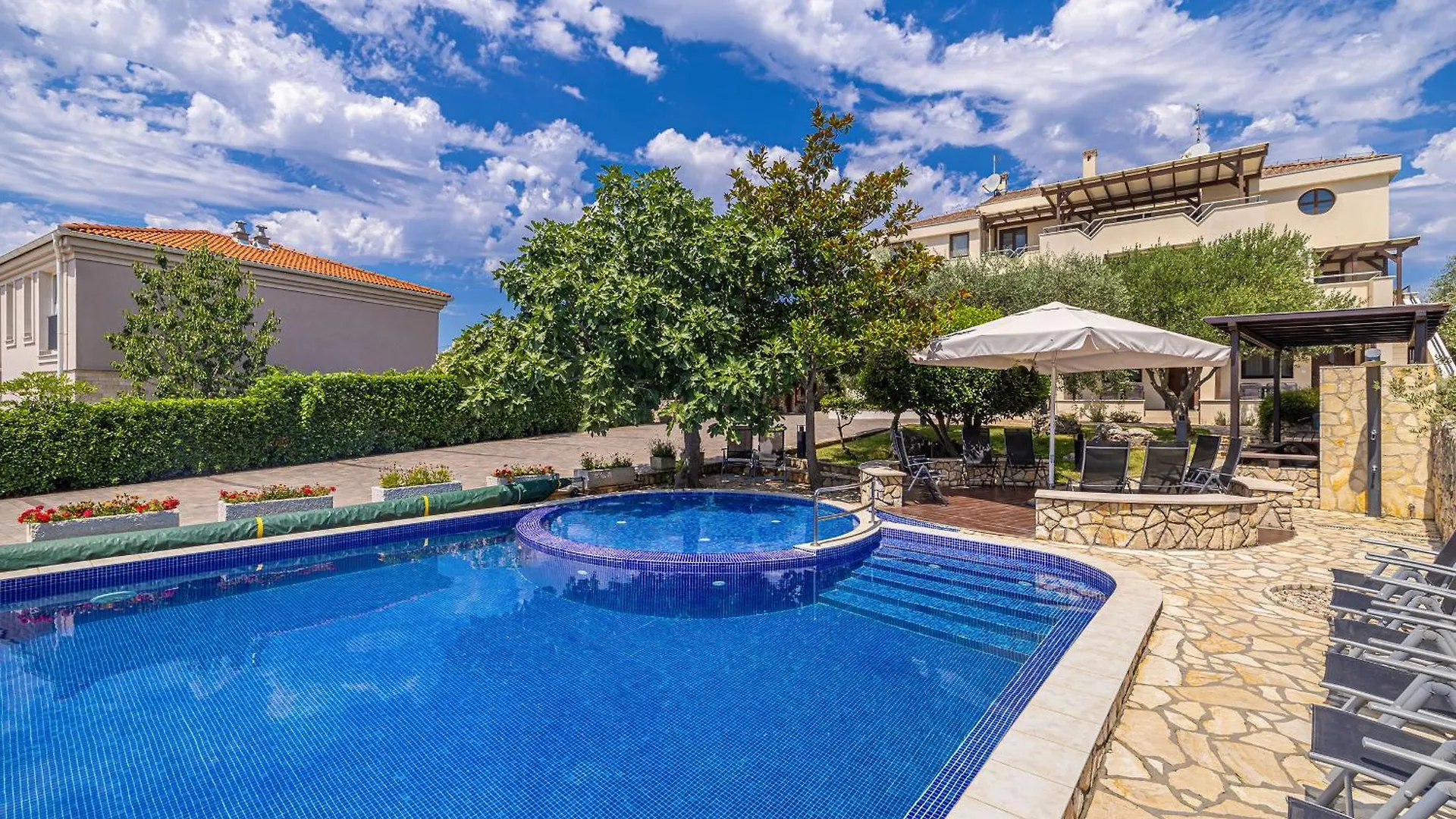 Villa Haya With Heated Pool Linardici