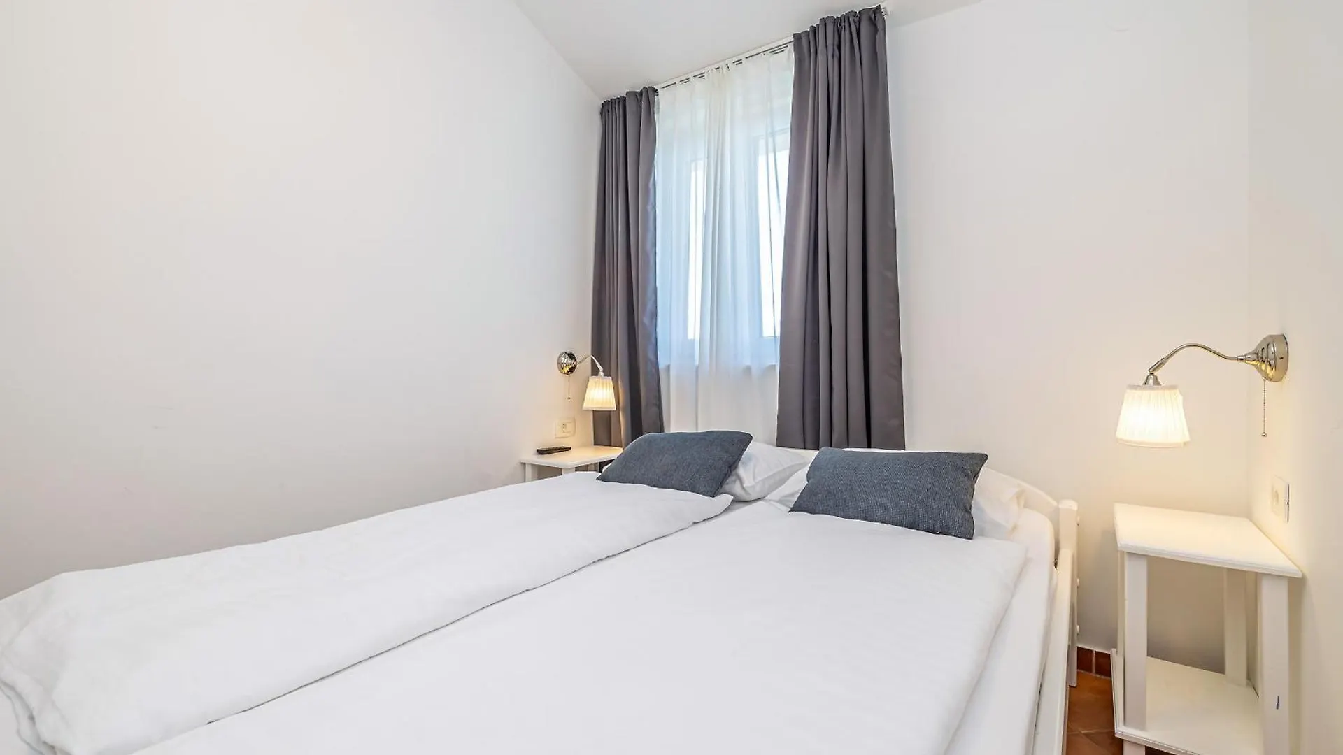 Villa Haya With Heated Pool Linardići Apartament
