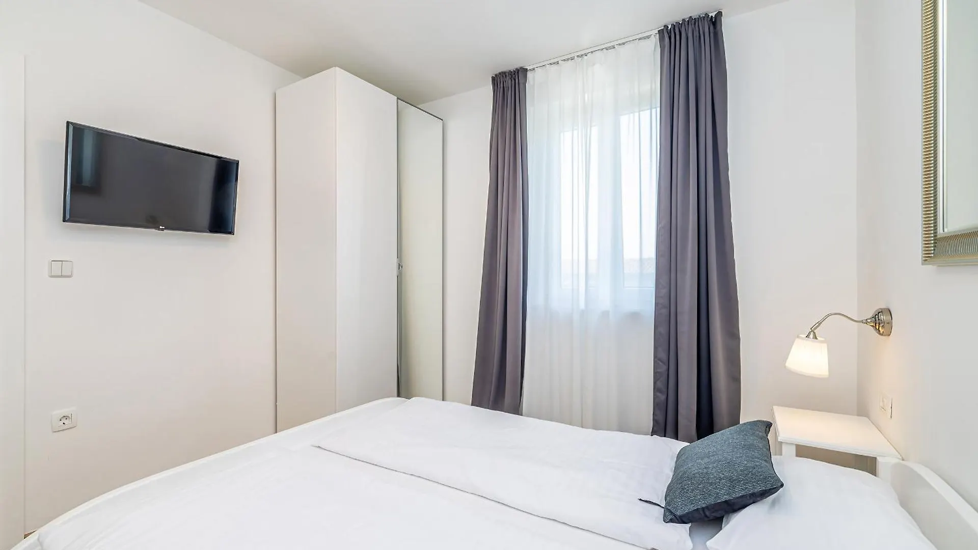 Villa Haya With Heated Pool Linardići Apartament